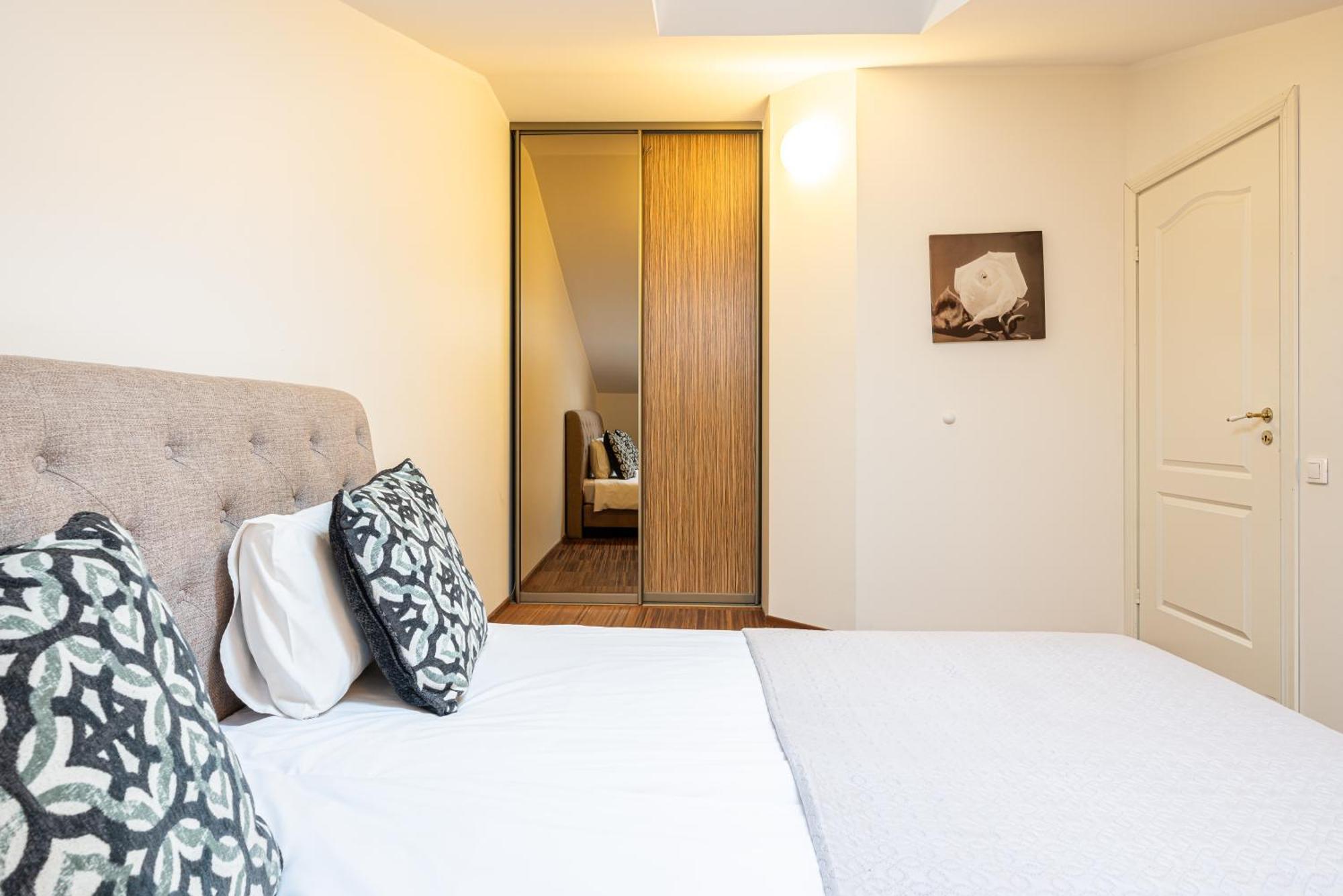 Yoga Residence Apartments Талин Екстериор снимка