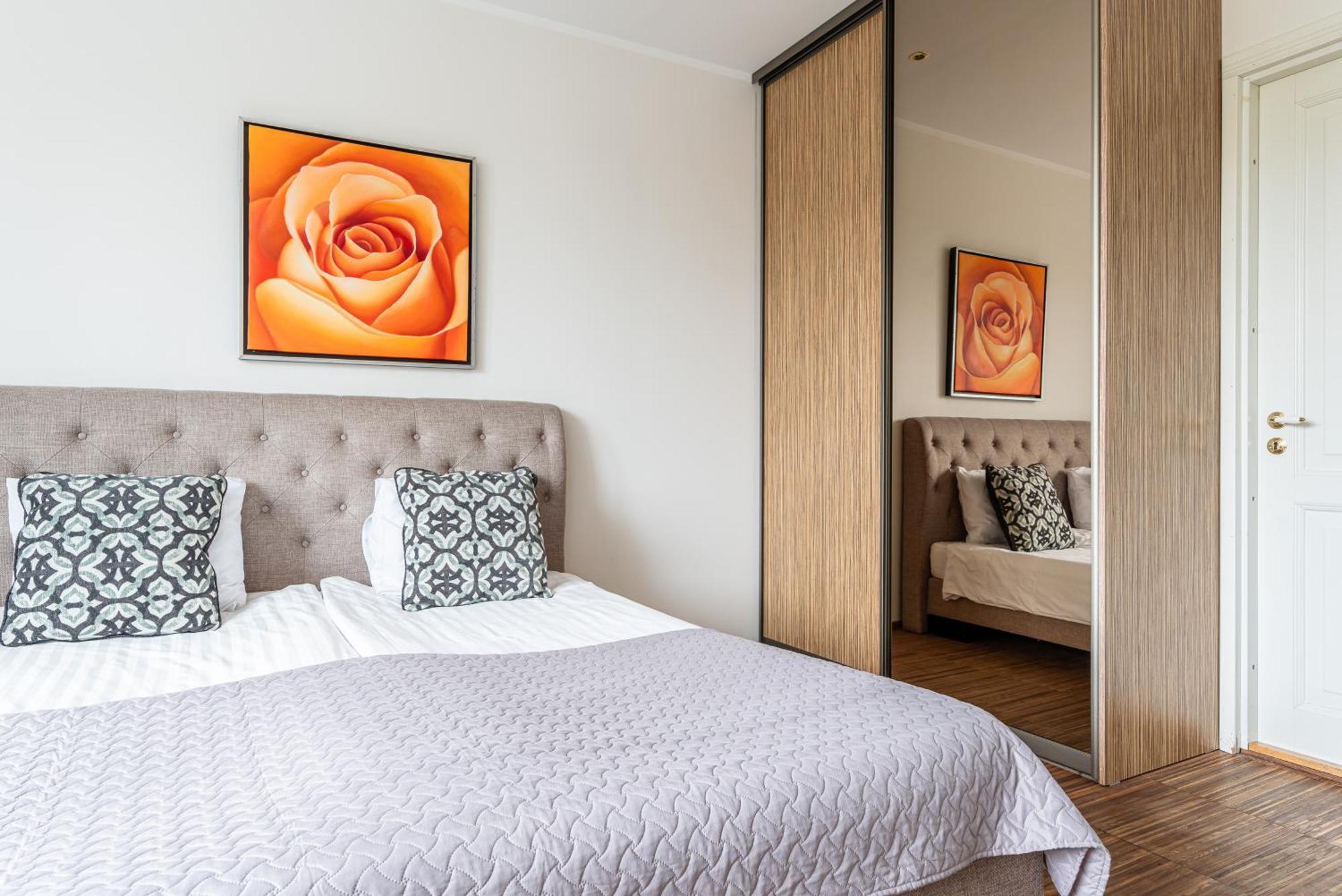 Yoga Residence Apartments Талин Екстериор снимка